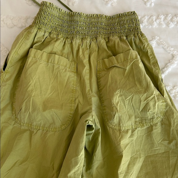 Anthropologie Green Smocked Waist cropped parachute pants size extra small - Picture 5 of 12